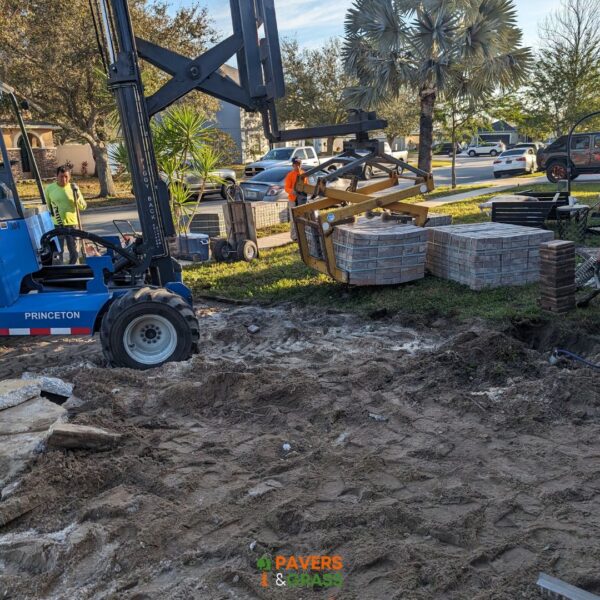 Driveway using Tan Creme Bedrock Charcoal Paver